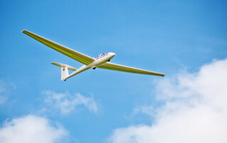 Segelflugzeug am Himmel